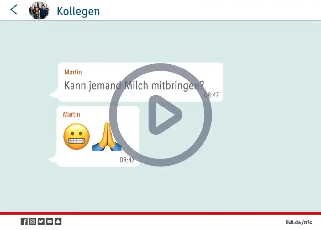 Chatverlauf mit der Anfrage von Martin, ob jemand Milch mitbringen kann, begleitet von Emojis für ein freundliches und höfliches Anliegen.